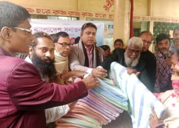 দেওভোগ এলাকায় বাংলাদেশ সনাতন পার্টির পক্ষে শীতবস্ত্র বিতরন