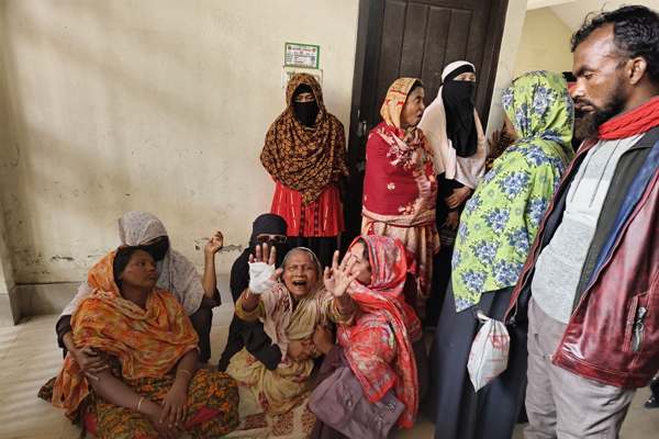 আমতলীতে দুই ভাইয়ের দ্বন্দ থামাতে গিয়ে চাচাত ভাই খুন আটক ২