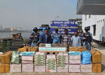 ফতুল্লায় ভারতীয় কসমেটিক্সসহ দুই পাচারকারী আটক