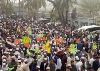 নারায়ণগঞ্জে প্রতীক হাতে স্লোগান, শুরুতেই আচরণবিধি লঙ্ঘন