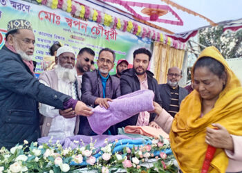 সিদ্ধিরগঞ্জে মরহুম গোলাপ প্রধান স্মৃতি স্মরণে শীতবস্ত্র বিতরণ