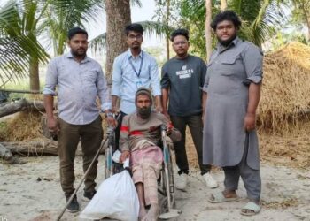 আমতলীতে স্বপ্ন ছোঁয়া স্বেচ্ছাসেবী যুব সাংগঠনের পক্ষ থেকে দুঃস্থদের মাঝে ইফতার সামগ্রী বিতরণ 