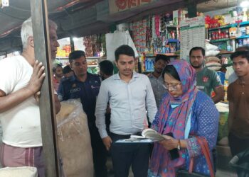 সোনারগাঁয়ে নিত্যপণ্যের বাজারে ভ্রাম্যমাণ আদালতের অভিযান