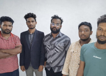 আড়াইহাজারে ফসলি জমির মাটি কাটায় আটক ৫