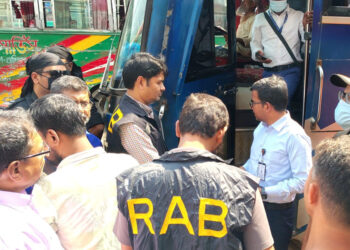 সিদ্ধিরগঞ্জে অতিরিক্ত ভাড়া আদায়, ২ পরিবহনকে জরিমানা