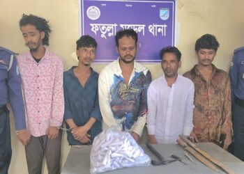 শীর্ষ মাদক ব্যবসায়ী পেটকাটা রকিসহ গ্রেপ্তার ৫