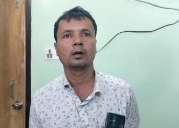কাঁচপুর রাজস্ব সার্কেল ভূমি অফিসে হাতেনাতে দালাল আটক
