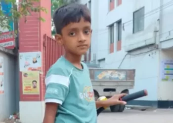 ফতুল্লা রেলস্টেশন এলাকায় শিশু তামজীদ উদ্ধার, পরিবারকে খুঁজছে পুলিশ