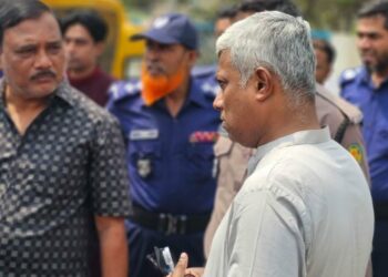 নারায়ণগঞ্জে আকস্মিক পেট্রোল পাম্প পরিদর্শনে জ্বালানি প্রতিমন্ত্রী
