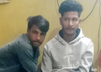 রূপগঞ্জে স্বামীর গলায় ছুরি ধরে গৃহবধূকে ধর্ষণ,আটক ২