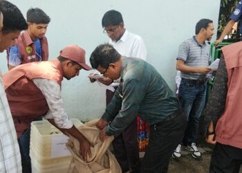 রাত পোহালেই শেরপুর -৩ আসনে নির্বাচন: কেন্দ্রে কেন্দ্রে যাচ্ছে নির্বাচনী সরঞ্জাম 