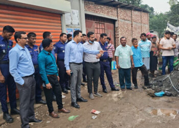 আড়াইহাজারে কারখানাসহ অবৈধ ৭০ সংযোগ বিচ্ছিন্ন
