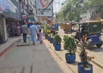 শহরে অভিযানের আগেই হকার শূন্য ফুটপাত