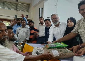 রূপগঞ্জে কৃষকের মাঝে বিনামূল্যে সার ও বীজ বিতরণ