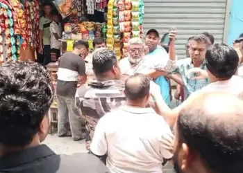 সিদ্ধিরগঞ্জে ব্যানারে ছবি না থাকায় বিএনপির দুপক্ষের হাতাহাতি