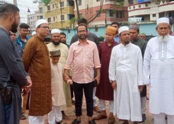 জেলা কালেক্টরেট মসজিদের পুনঃসংস্কার কাজ পরিদর্শনে ডিসি রায়হান কবির