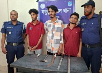 ফতুল্লায় ডাকতির প্রস্তুতিকালে ৩ ডাকাত গ্রেফতার