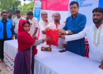 আমতলীতে ৬৯৯ পরিবার পেল ইসলামিক রিলিফের কুরবানির মাংস