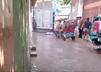 ফতুল্লার মাসদাইরে বিদ্যুতায়িত খুঁটিতে হাত দিয়ে প্রাণ গেল বৃদ্ধার