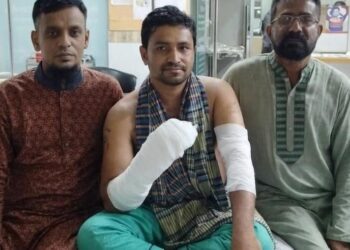 সন্ত্রাসী হামলায় আহত র‌্যাব সদস্যকে দেখতে গেলেন চালক দল নেতা প্রিন্স ও ইমন