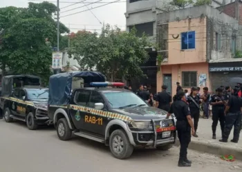 ফতুল্লায় মাদকবিরোধী অভিযানে র‌্যাবের ৩ সদস্যকে কুপিয়ে আহত
