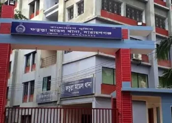 ফতুল্লায় উৎকোচের বিনিময়ে মাদক ব্যবসায়ীকে ছেড়ে দিল পুলিশ!