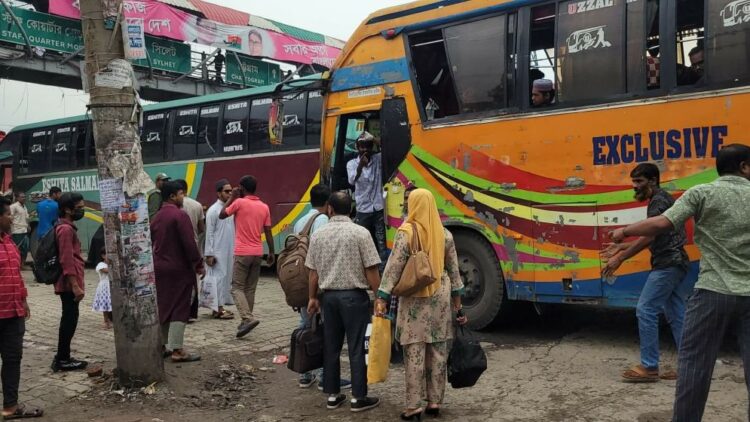 স্বস্তির ঈদযাত্রায় অস্বস্তি বাড়াচ্ছে বাড়তি ভাড়া !