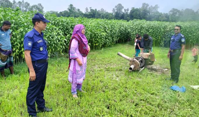 বকশীগঞ্জে অবৈধ বালু উত্তোলনের বিরুদ্ধে অভিযান, ড্রেজার ও পাইপ ধ্বংস