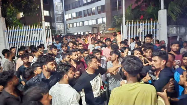 মামলা নিতে টাকা দাবী, মরদেহ নিয়ে বন্দর থানা ঘেরাও