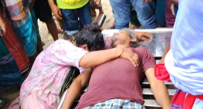 বন্দরে টিউবওয়েল বসাতে গিয়ে বিদ্যুৎস্পৃষ্টে মৃত্যু: আহত ২