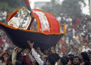 সাতাত্তর বছরের আওয়ামী লীগ সংকটে বিপর্যস্ত, কী করছে দলটি?