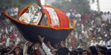 সাতাত্তর বছরের আওয়ামী লীগ সংকটে বিপর্যস্ত, কী করছে দলটি?