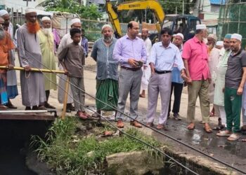 জলাবদ্ধতা ও মশাবাহিত রোগ প্রতিরোধে ড্রেন পরিষ্কার পরিচ্ছন্নতা অভিযান পরিদর্শনে ইউএনও