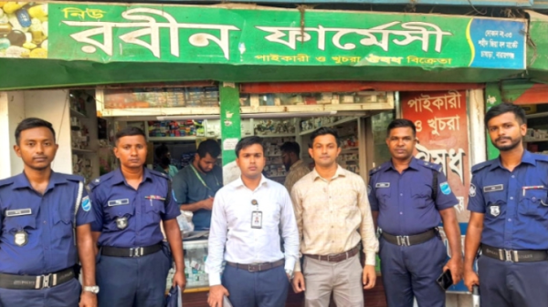 অনিয়মের অভিযোগে শহরের তিন ফার্মেসীকে জরিমানা