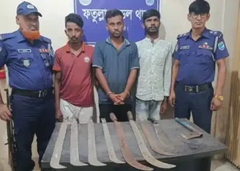 ফতুল্লায় বাড়িতে হামলা-ভাঙচুরের ঘটনায় গ্রেফতার ৪, অস্ত্র-চোরাই মাল জব্দ