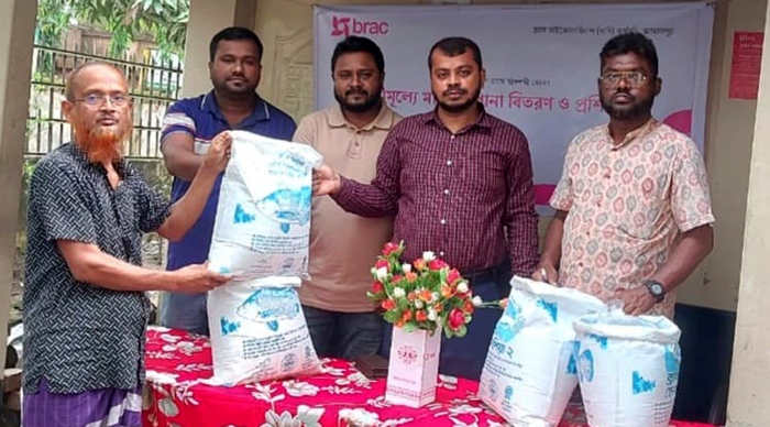 জামালপুরে মৎস্য খামারিদের প্রশিক্ষণ ও বিনামূল্যে পোনামাছ বিতরন