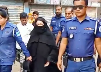 ফতুল্লায় স্বামীকে গলা কেটে হত্যার অভিযোগ, স্ত্রী গ্রেফতার