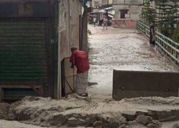 কাশিপুর দেওয়ানবাড়িতে খাস জমি দখল করে দোকান নির্মাণ