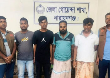 সিদ্ধিরগঞ্জে বাস থামিয়ে সংঘবদ্ধ চাঁদাবাজি, গ্রেফতার ৪