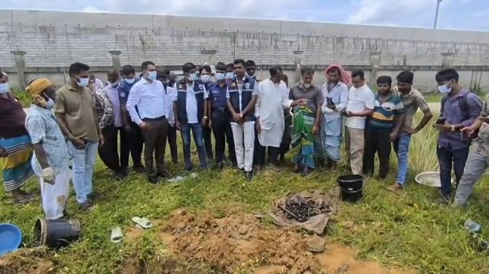 রূপগঞ্জে দাফনের আড়াই বছর পর প্রবাসীর লাশ উত্তোলন