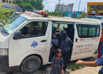 সিদ্ধিরগঞ্জে কাভার্ড ভ্যানের চাপায় নারী শ্রমিকের মৃত্যু