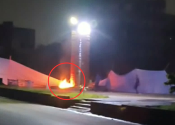 ফতুল্লায় ভোররাতে জুলাই স্মৃতিস্তম্ভে দুর্বৃত্তের আগুন