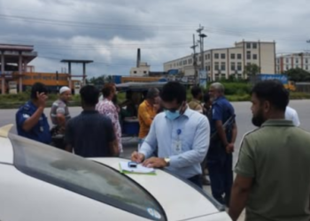 বন্দরে পরিবেশ অধিদপ্তরের অভিযানে ৫ যানবাহনকে জরিমানা