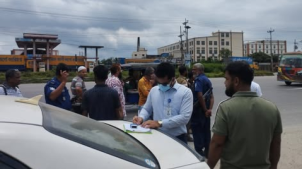 বন্দরে পরিবেশ অধিদপ্তরের অভিযানে ৫ যানবাহনকে জরিমানা