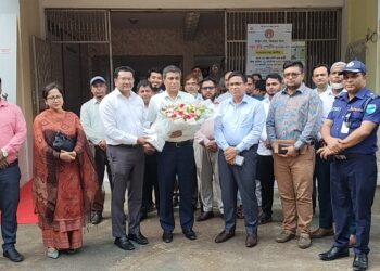 সোনারগাঁয়ে সরকারি দপ্তর ও চলমান কার্যক্রম পরিদর্শনে ঢাকা বিভাগীয় কমিশনার