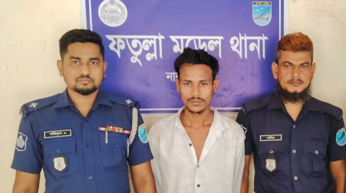 ফতুল্লায় ১০০ ইয়াবাসহ মাদক কারবারি গ্রেপ্তার