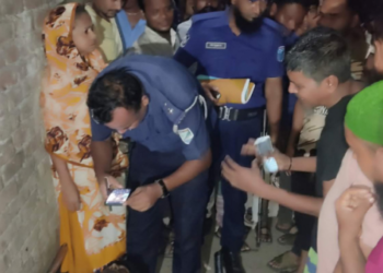 ফতুল্লায় বাসা থেকে ধরে নিয়ে গণপিটুনি দিয়ে যুবককে হত্যা