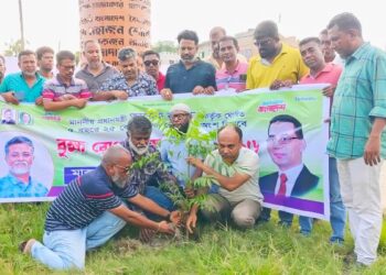 জুলাই শহীদদের স্বরণে দোয়া ও বৃক্ষরোপণ খোরশেদের