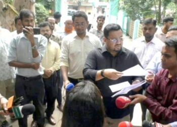 অনুপস্থিত থেকেও হাজিরা দেওয়ায় ক্ষোভ ভূমি প্রতিমন্ত্রীর