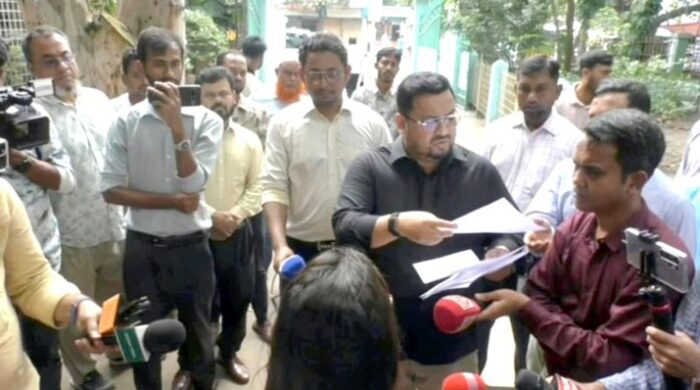 অনুপস্থিত থেকেও হাজিরা দেওয়ায় ক্ষোভ ভূমি প্রতিমন্ত্রীর